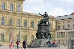 Spaziergang durch München, Max-Joseph-Platz, Autor: Charlotte Moser