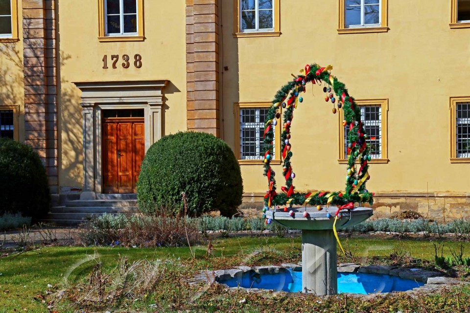 Osterbrunnen3wz, Auroe: Charlotte Moser